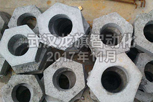六角護(hù)坡，邊溝蓋板，是人工生產(chǎn)比較好還是設(shè)備生產(chǎn)的好？